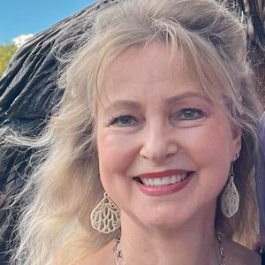 Meet your Posher, Paula